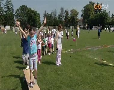 Ügyességi vetélkedőn a város óvodáinak nagycsoportosai Ügyességi vetélkedőn a város óvodáinak nagycsoportosai