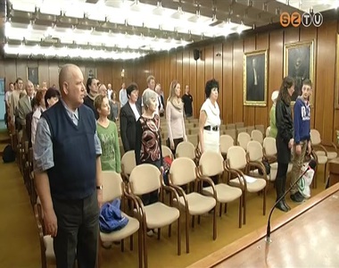 Esk�t tettek a v�laszt�si bizotts�gok tagjai