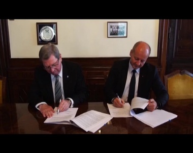 Al��rt�k a Rohonci �ti sportkomplexum t�mogat�si szerz�d�s�t