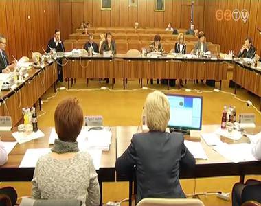 �ssze�lt a jogi �s t�rsadalmi kapcsolatok bizotts�ga