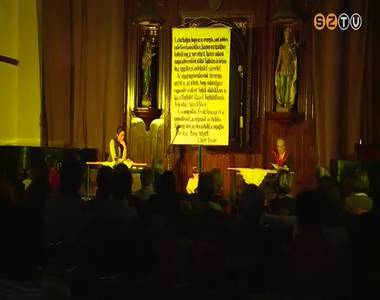 Husz�rik Kata �s Nagy Anna el�ad�sa a premontrei gimn�ziumban