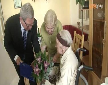 Sz�pkor�akat k�sz�nt�tt a polg�rmester