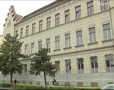 Rendhagy� tan�vet z�r id�n a Paragv�ri-iskola