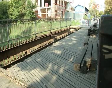 Okt�ber elsej�n megkezd�d�tt a Liget utcai Arany-patak h�d fel�j�t�sa