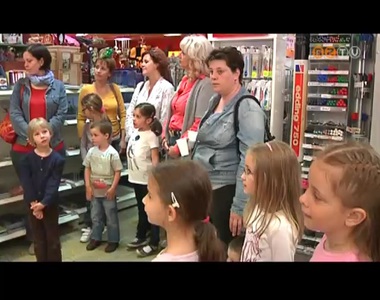 Iskolás leszek! címmel nyílt tárlat óvodások alkotásaiból az Írókéz üzletben Iskolás leszek! címmel nyílt tárlat óvodások alkotásaiból az Írókéz üzletben