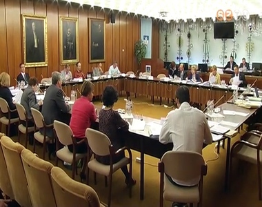 �l�sezett a Jogi �s T�rsadalmi Bizotts�g is