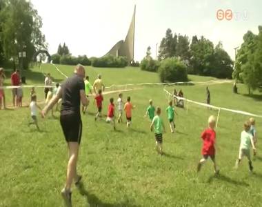 Csaknem 400-an �lltak rajthoz a Tavaszi Eml�km�-fut�son