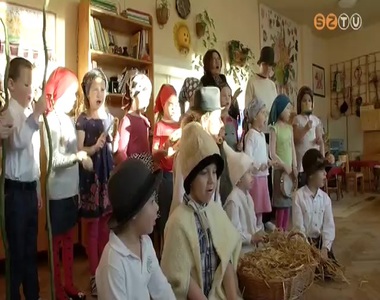 Luca napi n�pszok�sokat mutattak be a Bencz�r utcai �vod�sok