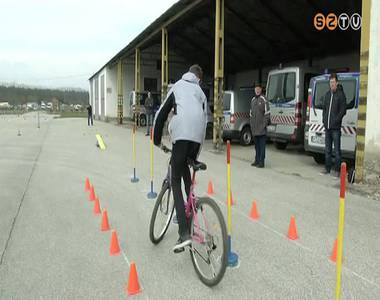 K�zleked�si versenyt szervezett k�z�piskol�soknak a rend�rs�g