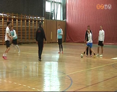 �j futsalosok a Swietelsky-Halin�l