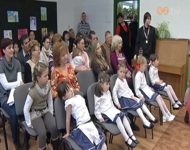 24 nagycsoportos óvodás szerepelt a Váci-iskolában, a Kincsőrző Művészeti fesztiválon 24 nagycsoportos óvodás szerepelt a Váci-iskolában, a Kincsőrző Művészeti fesztiválon