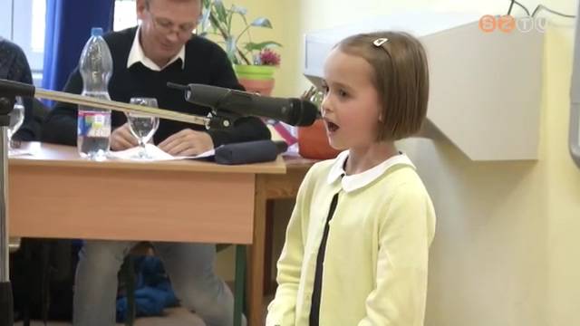Angol versmondó versenyt tartottak a Nyitra-iskolában Angol versmondó versenyt tartottak a Nyitra-iskolában