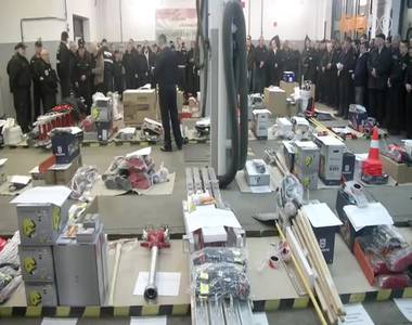 �j eszk�z�kkel gazdagodtak a t�zolt�k �s a k�zter�let-fel�gyel�k