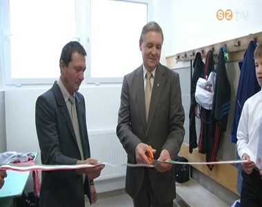 Tornatermi öltözőket újítottak fel a Váci iskolában Tornatermi öltözőket újítottak fel a Váci iskolában