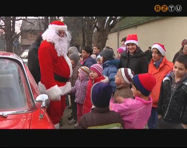 Nevel�otthonokban osztott aj�nd�kokat a Mikul�s Szombathelyen