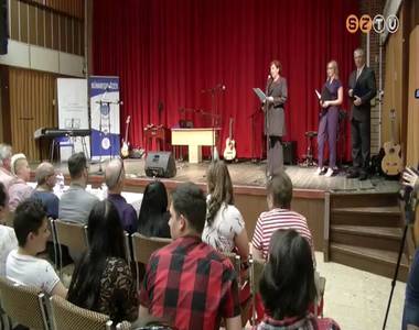 Roma fiataloknak rendeztek tehets�gkutat�t