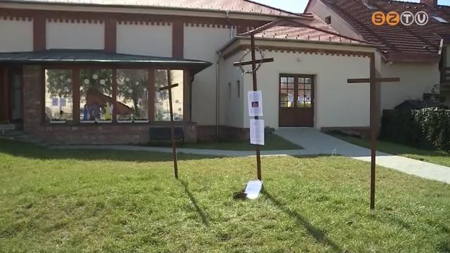 Keresztutat állítottak a szombathelyi evangélikus templom kertjében Keresztutat állítottak a szombathelyi evangélikus templom kertjében