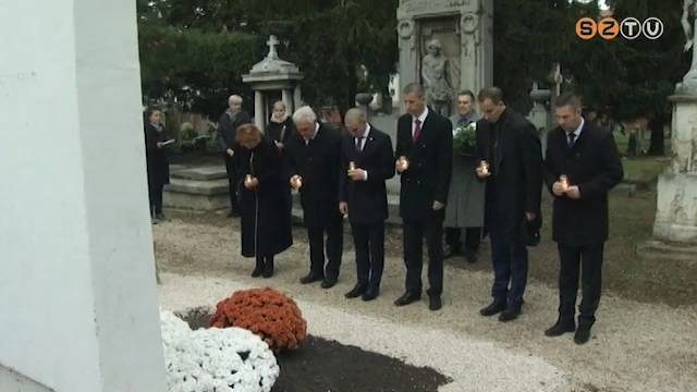 Néhai polgármesterek sírjánál koszorúzott Nemény András Néhai polgármesterek sírjánál koszorúzott Nemény András