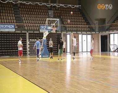 �jra edz�sbe �lltak a Falco kosarasai