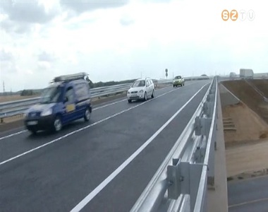 A Zanati út keleti oldalán átadták a forgalomnak az M86-os felüljárót A Zanati út keleti oldalán átadták a forgalomnak az M86-os felüljárót