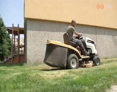 �temterv szerint v�gzi a tavaszi, ny�ri munk�kat a Szombathelyi Parkfenntart�