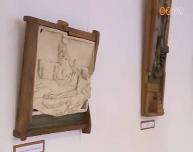 Farkas Ferenc szobr�szm�v�sz alkot�sai l�that�k a Berzsenyi-k�nyvt�rban