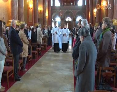 Vir�gvas�rnapi mis�vel elkezd�d�tt a nagyh�t