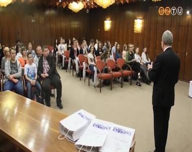 Rimaszombati vend�g di�kok �rkeztek a vasi megyesz�khelyre