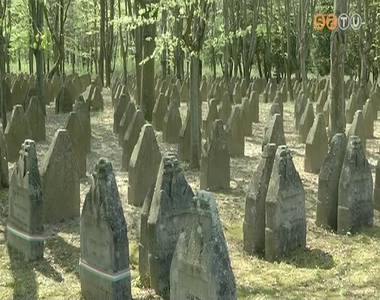 Fel�j�tj�k az els� vil�gh�bor�s hadis�rokat �s eml�km�veket a J�ki �ti temet�ben