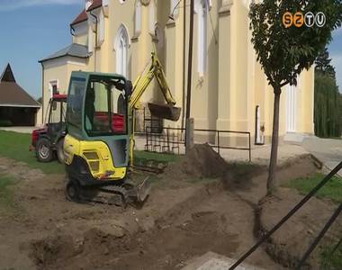 Elkezd�dtek az akad�lymentes�t�si munk�latok a szentkir�lyi templomn�l