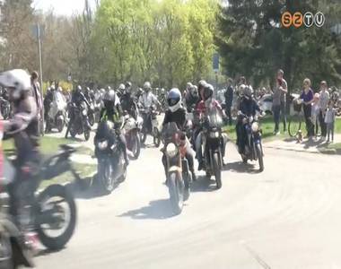 Egy�tt gurultak a szombathelyi motorosok