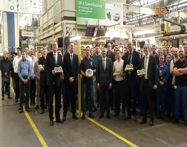 100 millió kuplung 100 millió kuplung