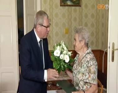 Sz�pkor�t k�sz�nt�tt a polg�rmester