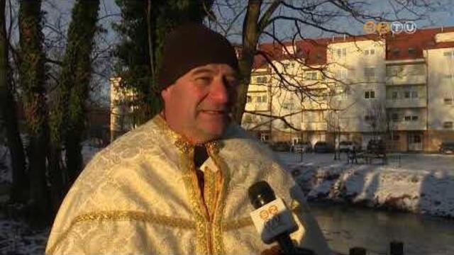 V�zkereszt �nnepe alkalm�b�l megszentelt�k a Gy�ngy�s-patakot vas�rnap a Sz�zhold parkban