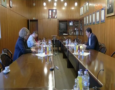 A febru�ri k�zgy�l�st �rt�kelt�k a p�rtok