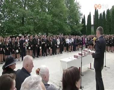 V�rosszerte elballagtak a k�z�piskol�sok