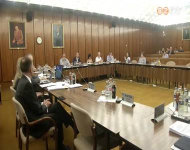 �ssze�lt az oktat�si �s szoci�lis bizotts�g is