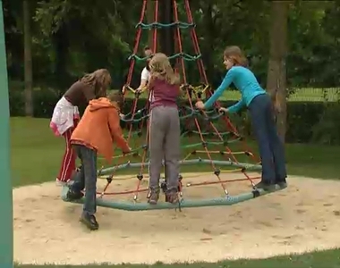 rvzkrosult gyerekeknek segtettek