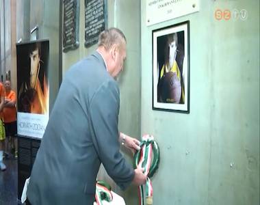 Gy�ztes m�rk�z�ssel eml�keztek Horv�th Zolt�nra