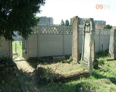 Hatvann�gy s�rhellyel b�v�lt a szombathelyi zsid� temet�