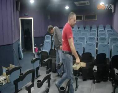 �j sz�kek a kamarateremben