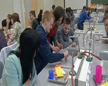 Isaac Newton munkásságáról és életéről tartottak vetélkedőt a Kanizsai Dorottya Gimnáziumban Isaac Newton munkásságáról és életéről tartottak vetélkedőt a Kanizsai Dorottya Gimnáziumban