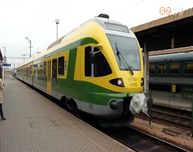 Befejez�dtek a Mosonszolnok-Csorna-Porp�c vas�tvonal villamos�t�si munk�i