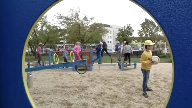 Széles körű összefogással épülhetett új játszótér az oladi általános iskola udvarán Széles körű összefogással épülhetett új játszótér az oladi általános iskola udvarán