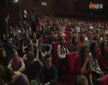 El�sz�r szervezett j�t�konys�gi licitet a Nagy Lajos Gimn�zium