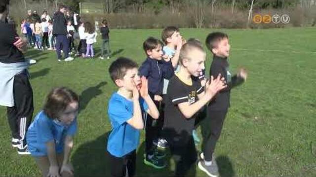 Rekordl�tsz�m, naps�t�s �s nagy k�zdelem a p�ly�n