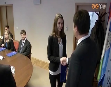 Szombathely visszav�r