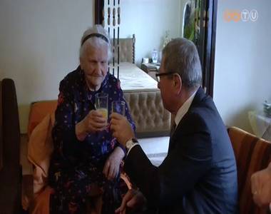 98. sz�let�snapja alkalm�b�l k�sz�nt�tte Polg�r Istv�nn�t Pusk�s Tivadar polg�rmester