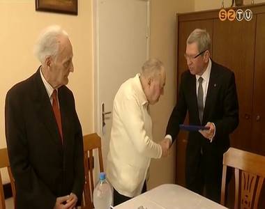 Irlinger J�zsefet k�sz�nt�tte a polg�rmester