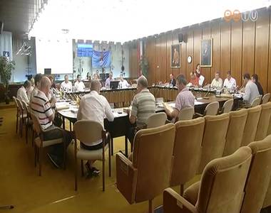 �ssze�lt a gazdas�gi bizotts�g